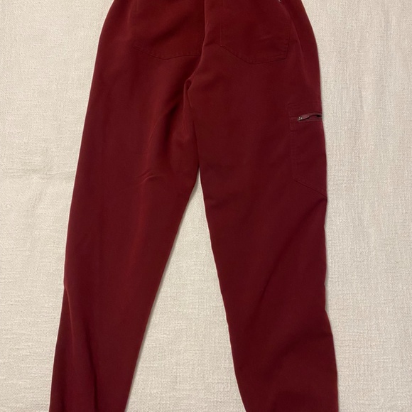 Figs Burgundy Scrub Set - Picture 2 of 8